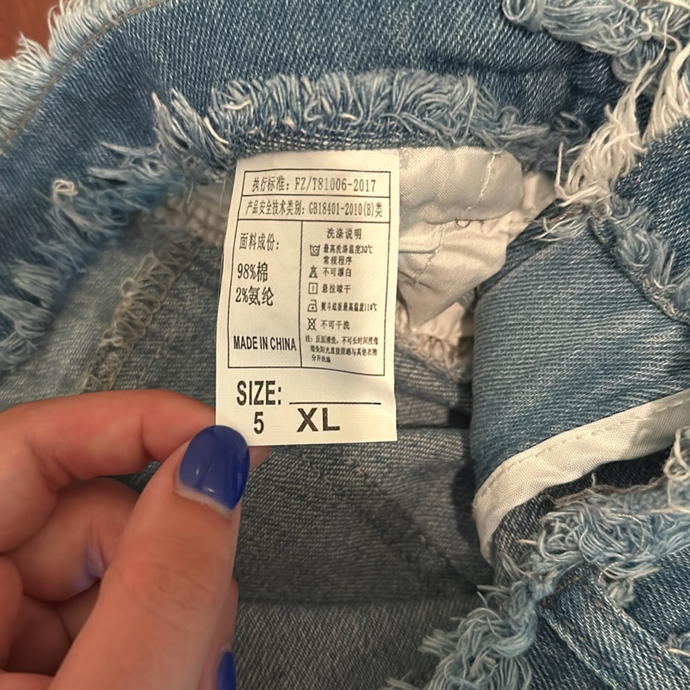 Distressed Colorblocked Jeans - Picture 4 of 4